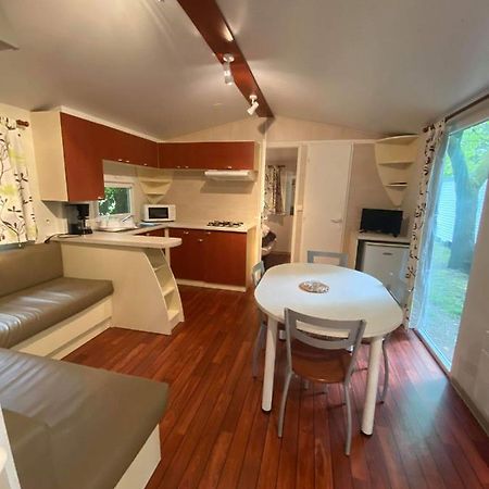 Camping De Baignes Hotel Bagian luar foto