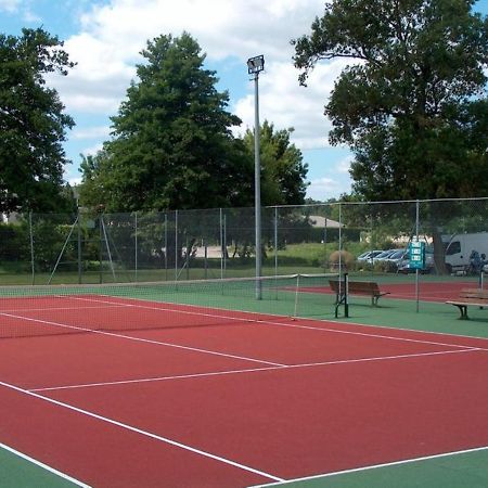 Camping De Baignes Hotel Bagian luar foto