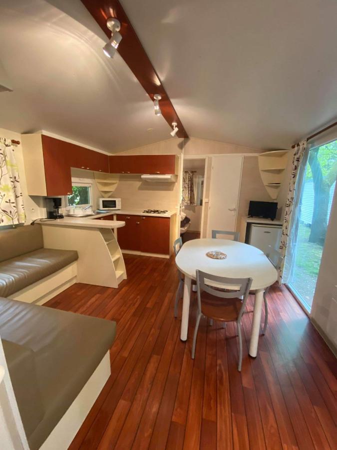 Camping De Baignes Hotel Bagian luar foto