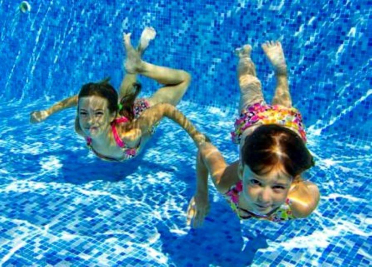 Camping De Baignes Hotel Bagian luar foto