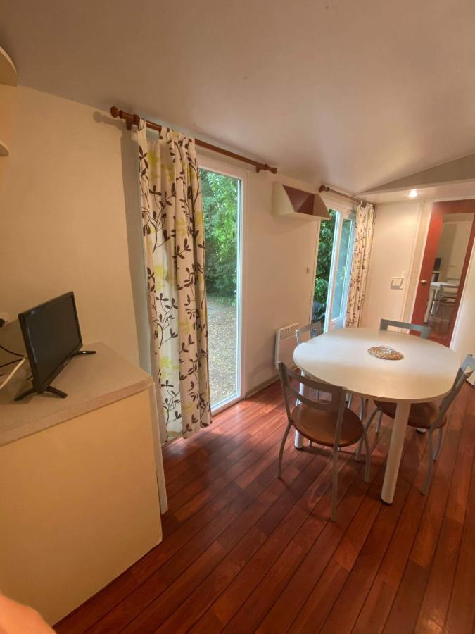 Camping De Baignes Hotel Bagian luar foto