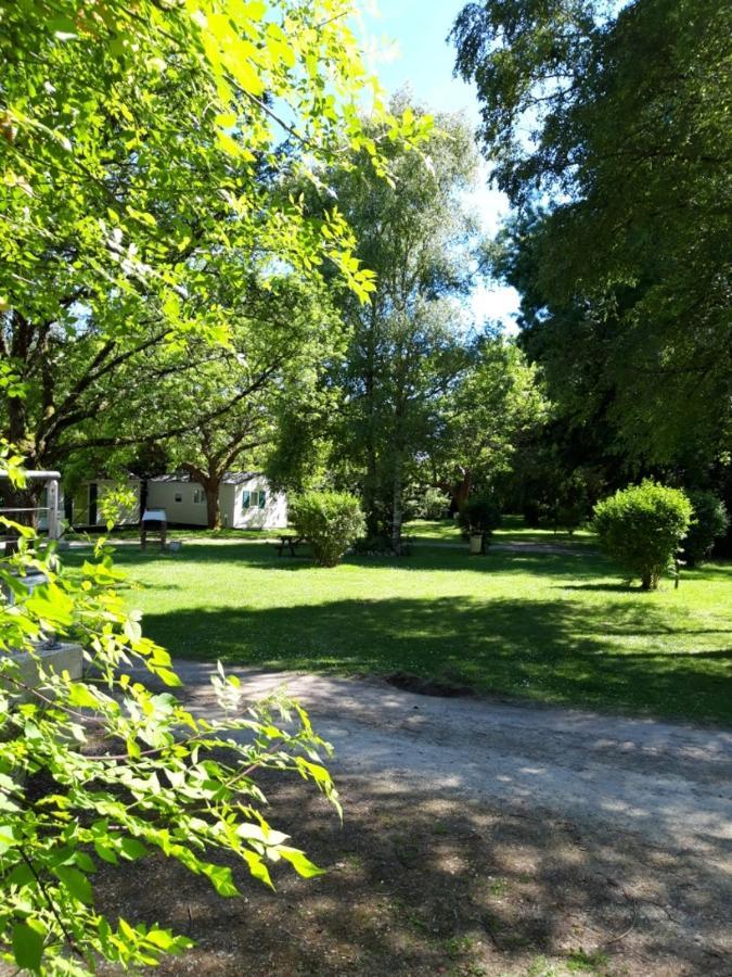 Camping De Baignes Hotel Bagian luar foto