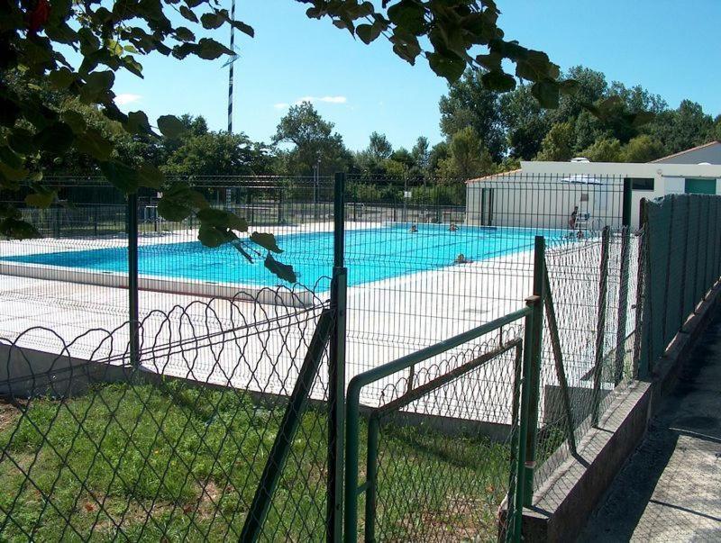 Camping De Baignes Hotel Bagian luar foto